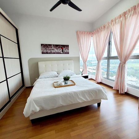 Appartement Residensi Flora à Seri Kembangan Extérieur photo